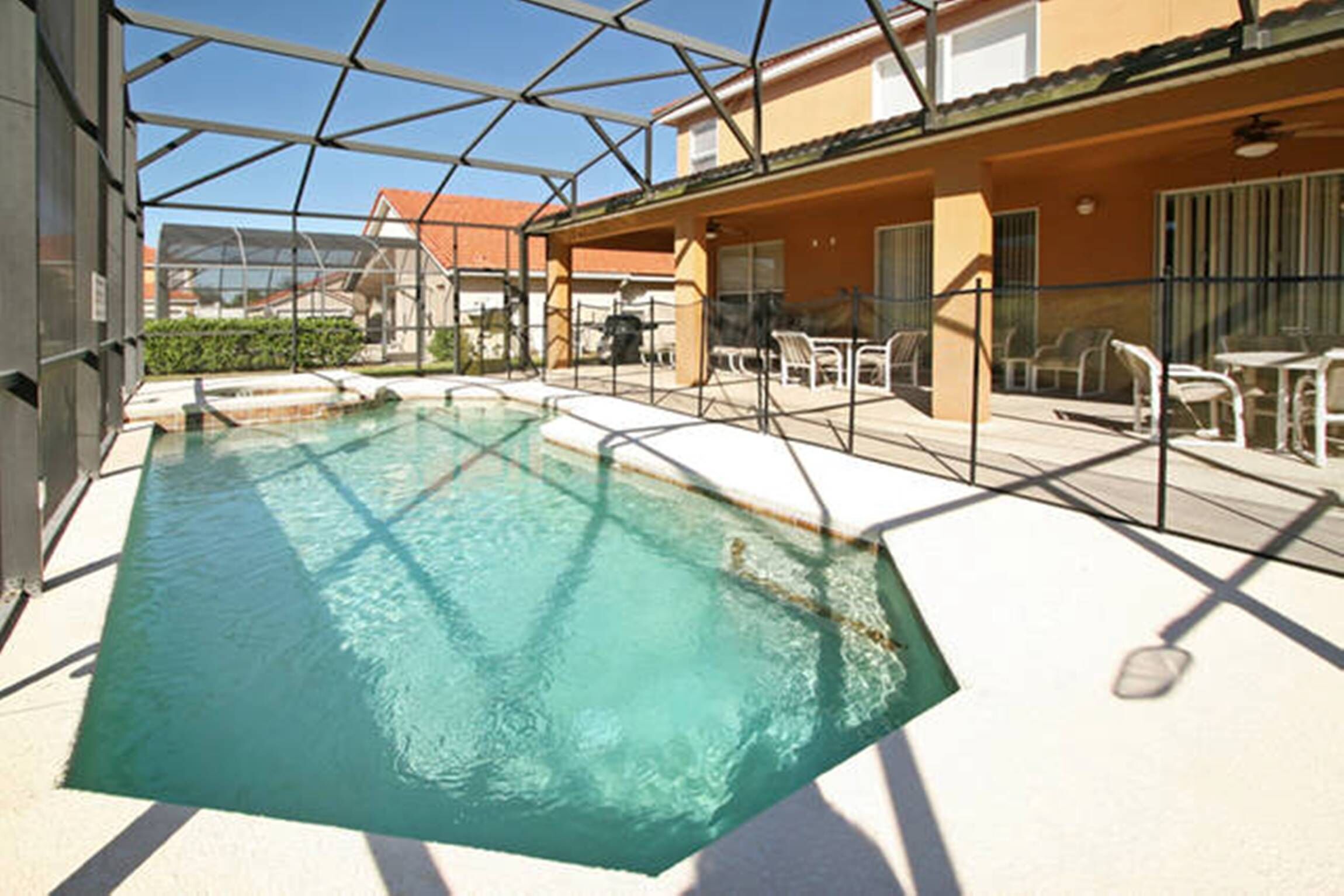 Spacious and Clean, Pool and Spa, Wifi, Keyless Entry,Close to Disney, 4 masters