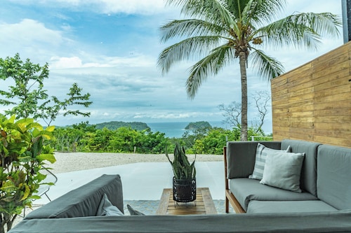 Superbe vue sur l'océan moderne avec piscine privée