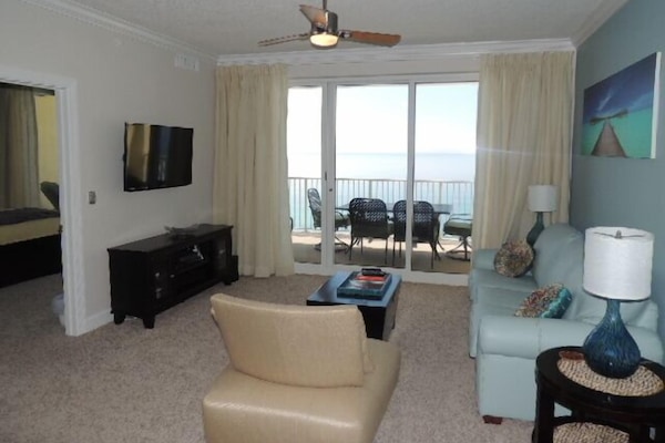 Spacious living room; full size sofa bed, ceiling fan, flat screen TV & DVD.