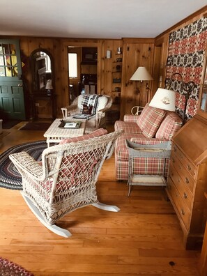 Fireplace, books, stereo