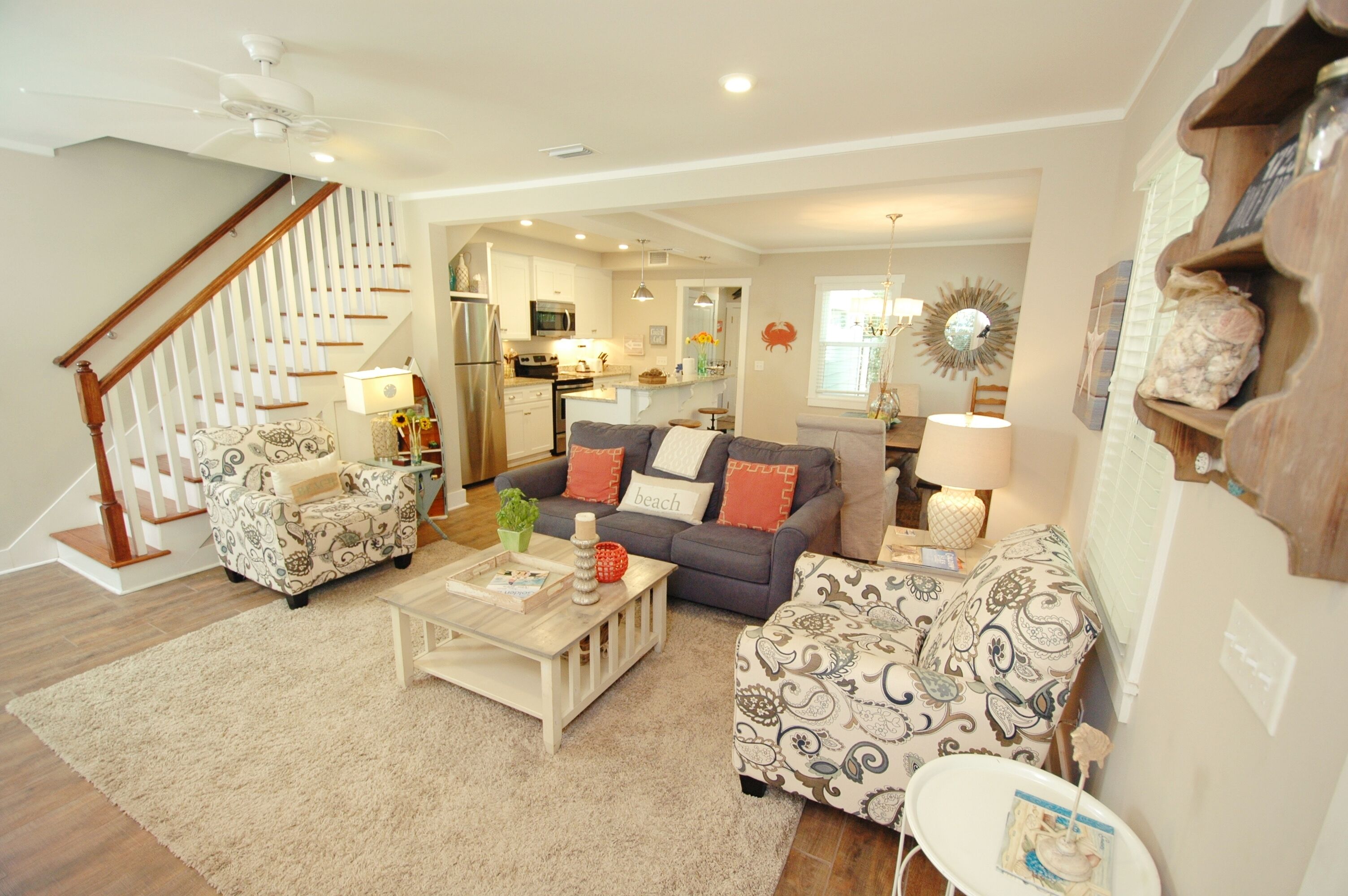 4BR/2.5BA East Beach Cottage, One Block to Sand!