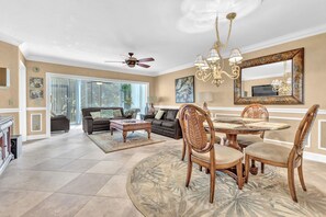 Smart TV, DVD player, stereo - 2BR Comfortable Condo with Easy Beach Access (Jupiter)