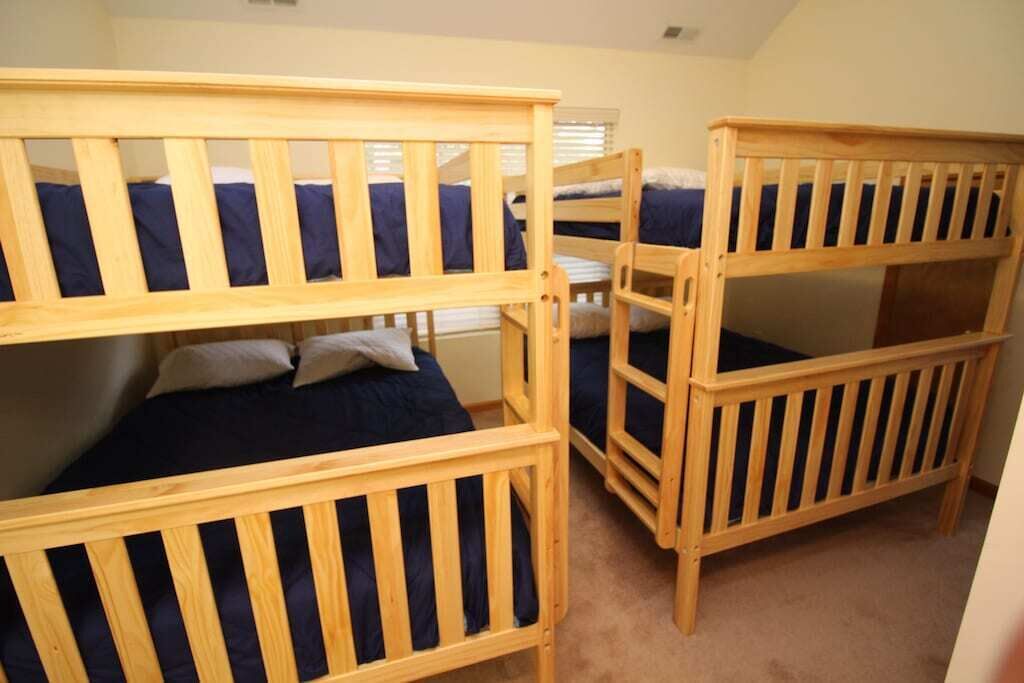 Jolly Mon" Lakefront cabin w/ private dock & hot tub, community pool