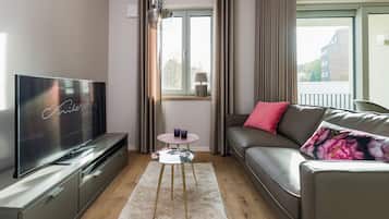 Flat-screen TV, heated floors