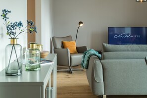 Flat-screen TV, heated floors