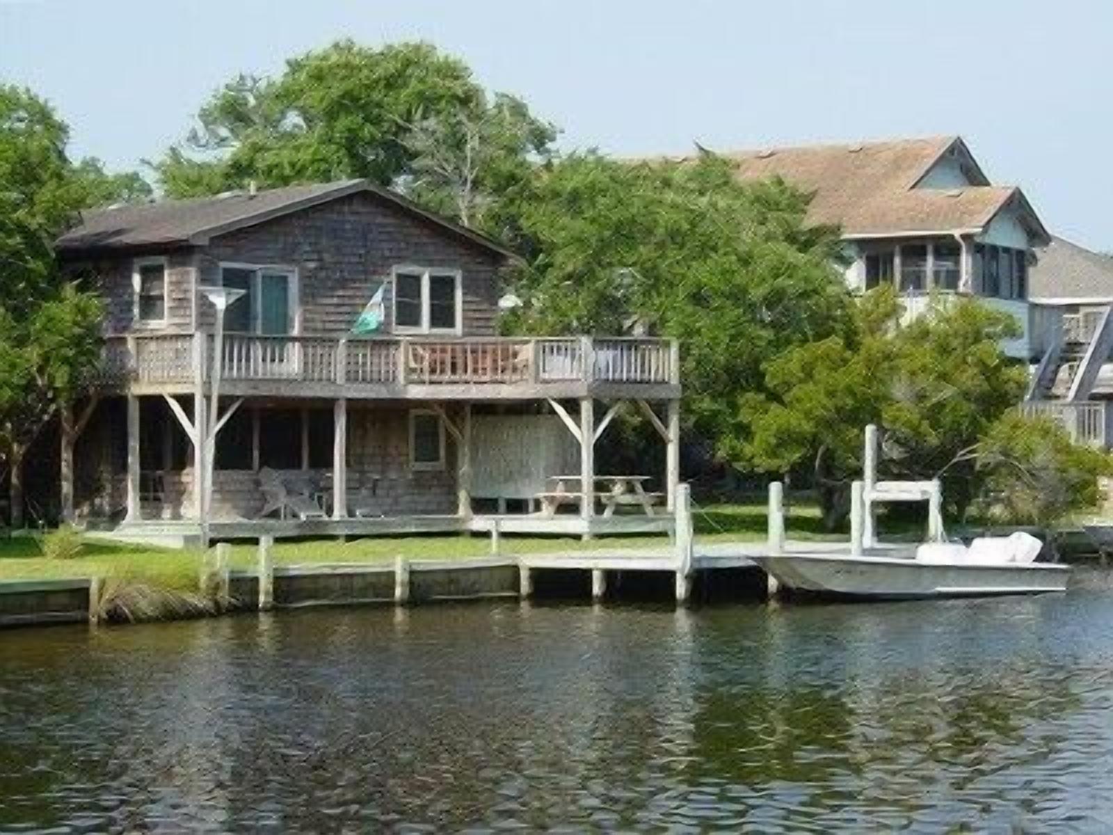 Otter's Pub-Fun & Relaxing On Canal-Big Dock & Great View-Kayaks-Pet Friendly