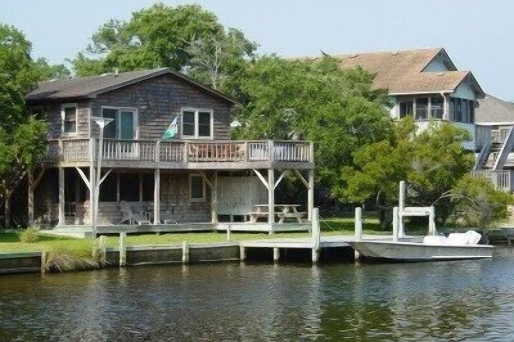 Otter's Pub-Fun & Relaxing On Canal-Big Dock & Great View-Kayaks-Pet Friendly