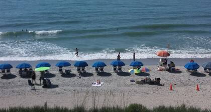 Myrtle Beach Oceanfront Condo, tarifas bajas en un complejo agradable.