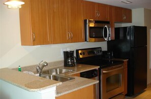 Fridge, microwave, oven, stovetop - Myrtle Beach Oceanfront Condo. Oct. open dates start at 49, Month of Jan. 1147 (Myrtle Beach)