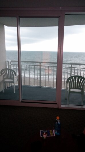 Property grounds - Myrtle Beach Oceanfront Condo. Low Summer Prices. (Myrtle Beach)