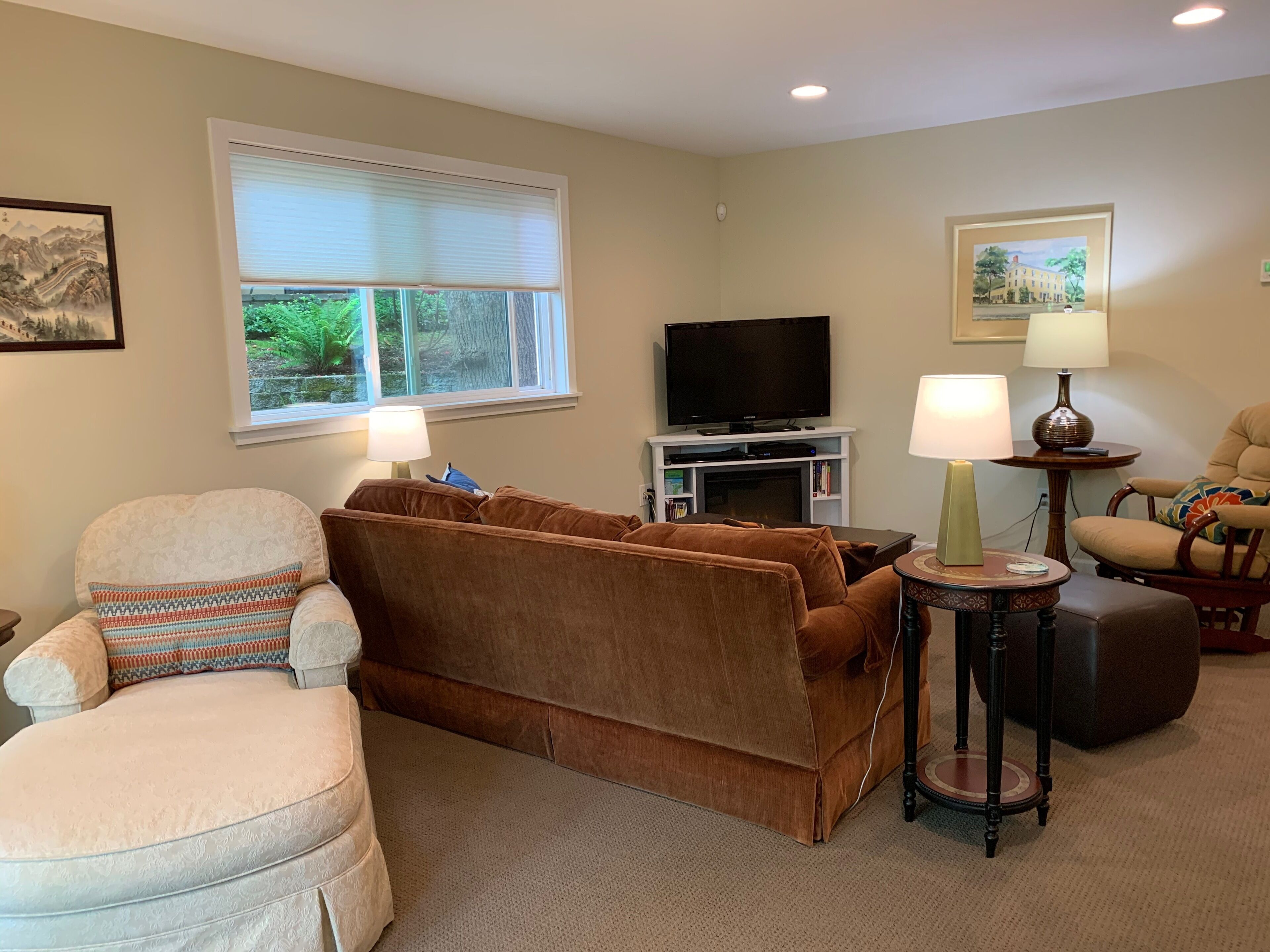 Urban Woodland Retreat, Near the ~UW~, Convenient to Everything