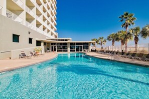Una piscina techada, una piscina climatizada