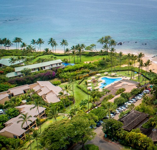 Stunning Two Story Townhouse located in Ekahi Village! 