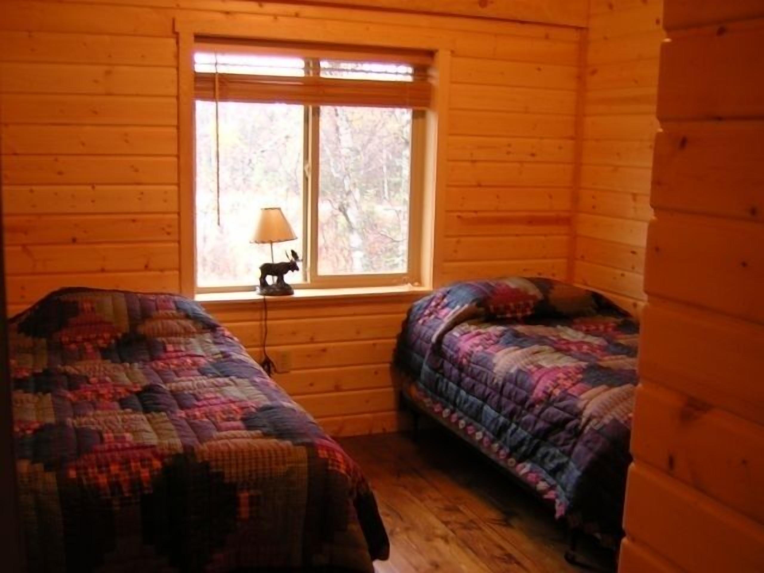 LAKE FRONT LOG CABIN! CLOSE TO KENAI RIVER!  