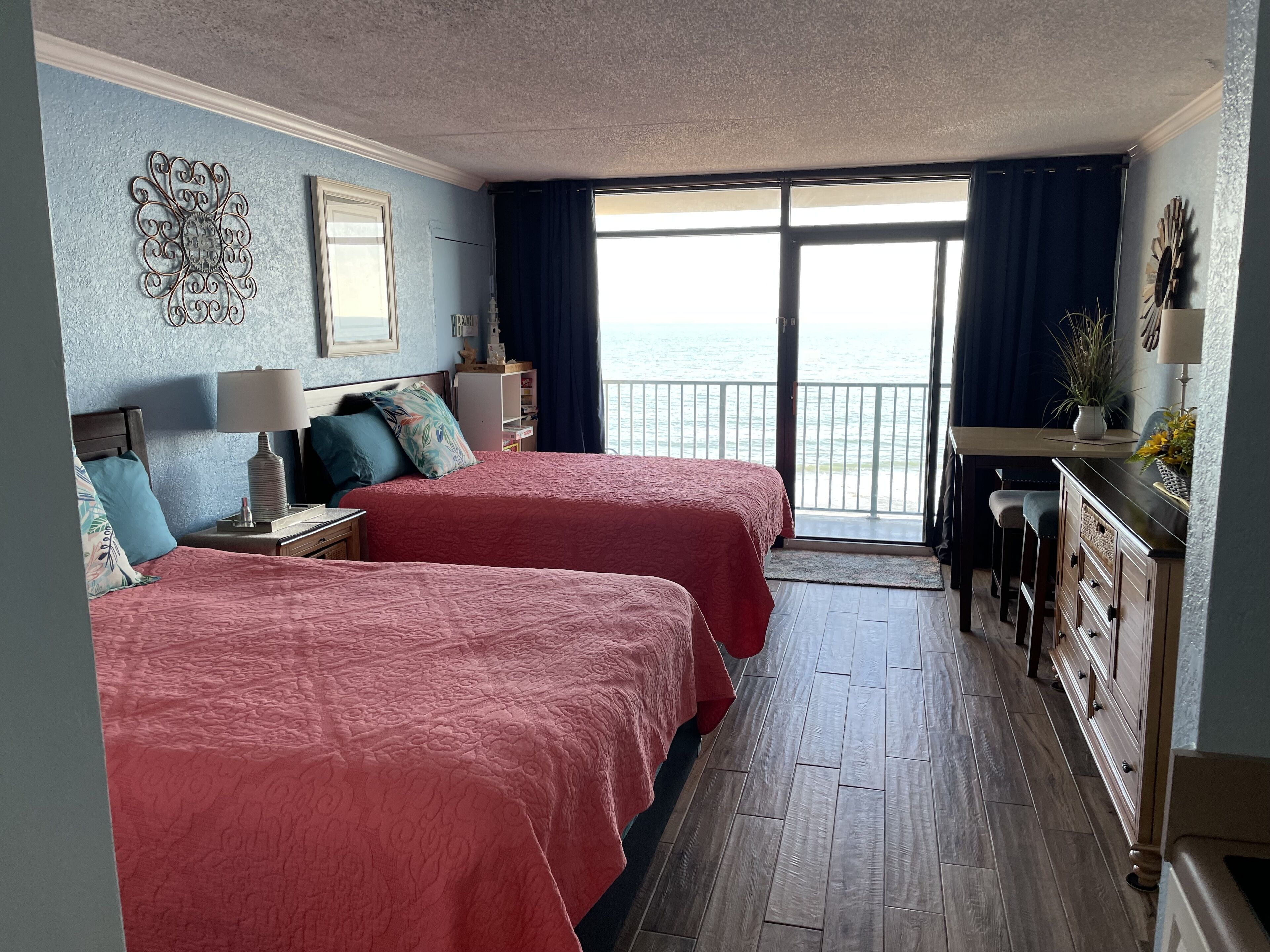 Sand Dunes Myrtle Beach Ocean Front Condo. Efficiency/Studio