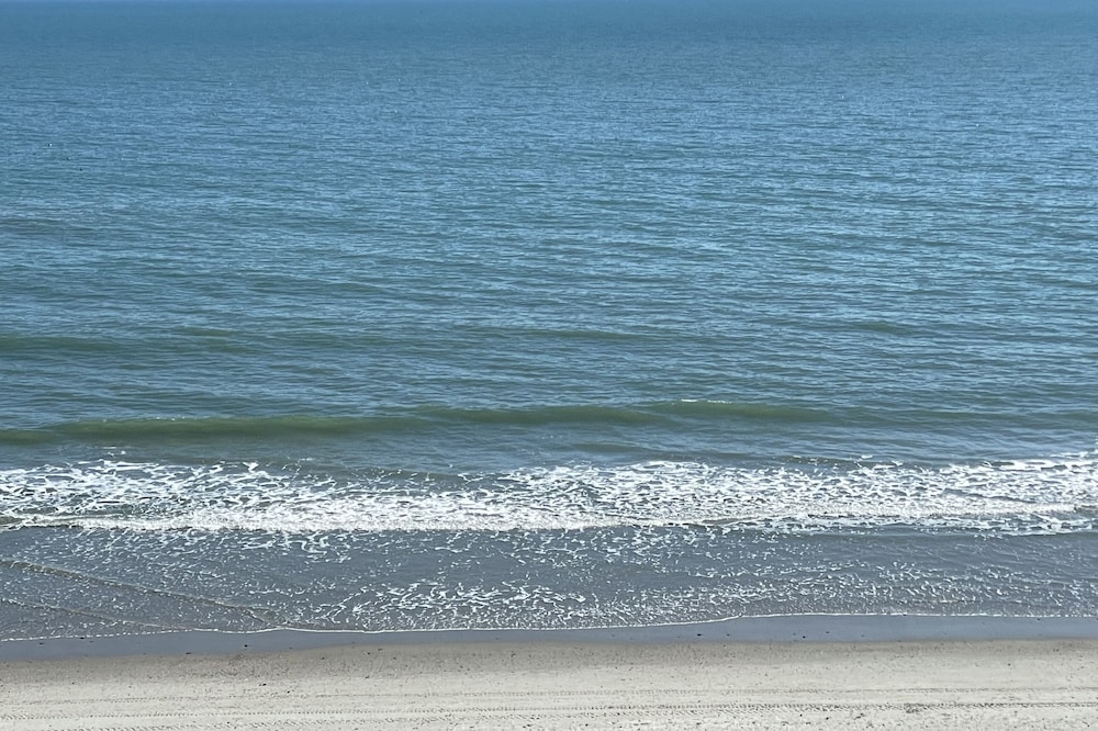 Sand Dunes Myrtle Beach Ocean Front Condo. Efficiency/Studio