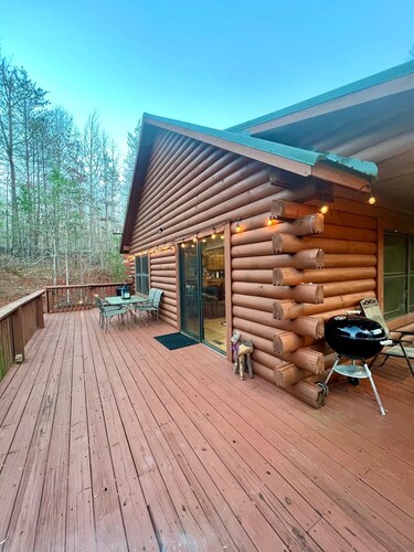 Log Cabin On 5 Private Acres, Gated Community With River Access