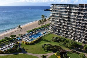 Een buitenzwembad, een verwarmd zwembad