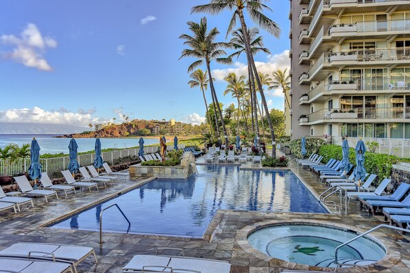 Een buitenzwembad, een verwarmd zwembad