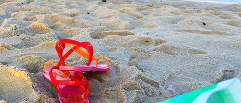 Beach nearby, sun-loungers, beach towels