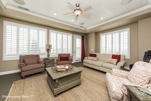 TV, fireplace, video games, DVD player - Golf, Swim, Zion National Park, ATV/Razor Dunes & Trails, Clean Air & Blue Skies (Washington)