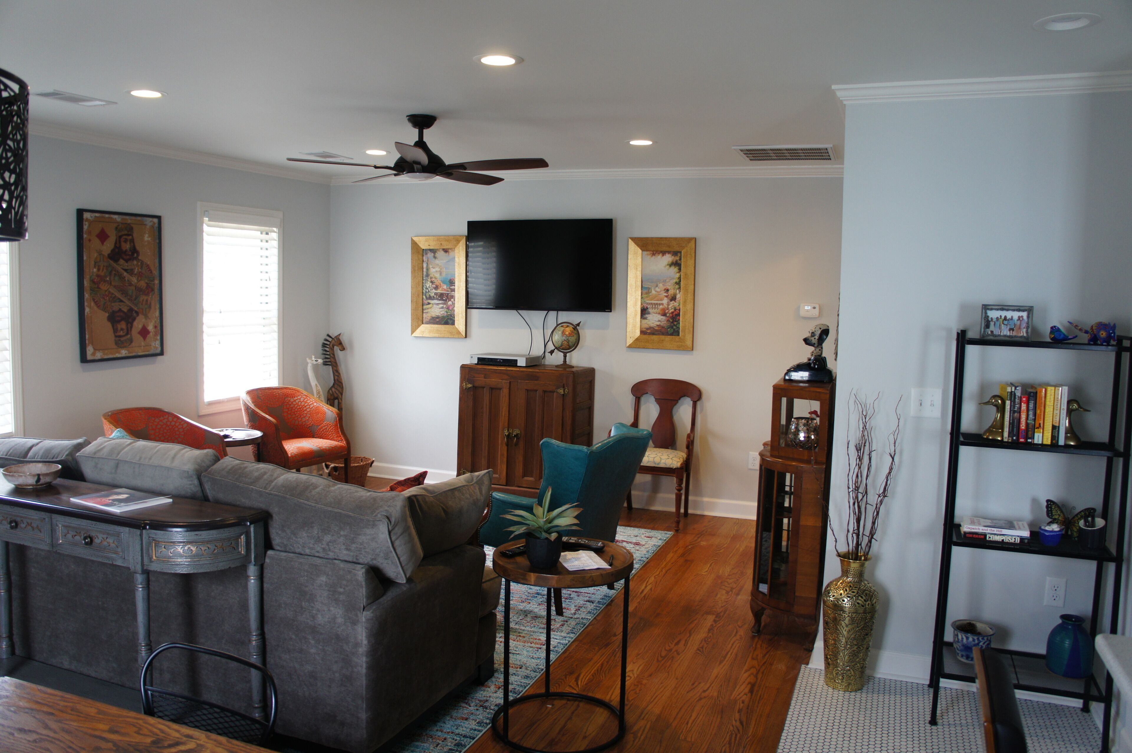 Less than 1 mi from Oxford Square, 2 B/1B double vanity, sleeper sofa, sleeps 6