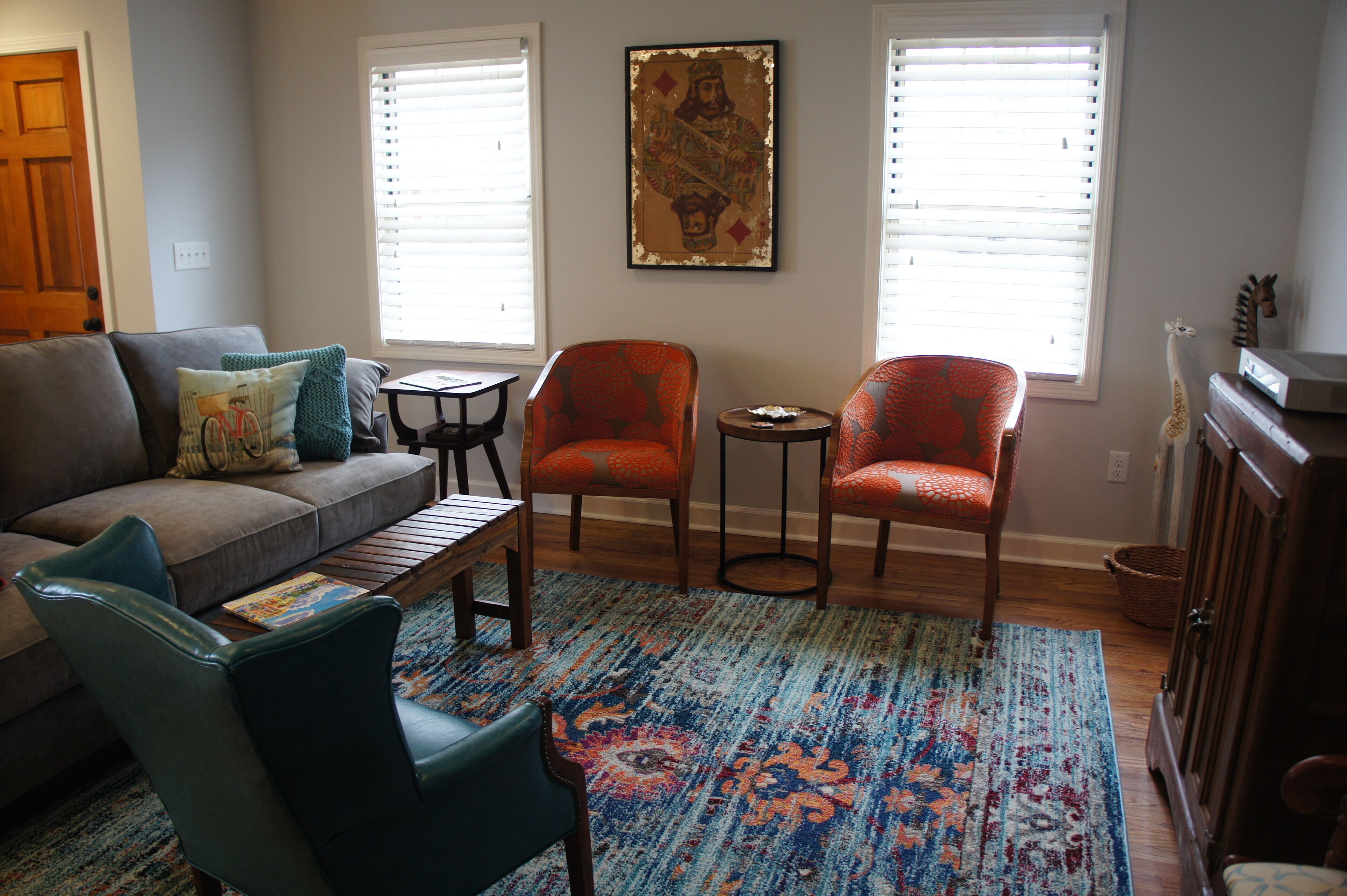 Less than 1 mi from Oxford Square, 2 B/1B double vanity, sleeper sofa, sleeps 6