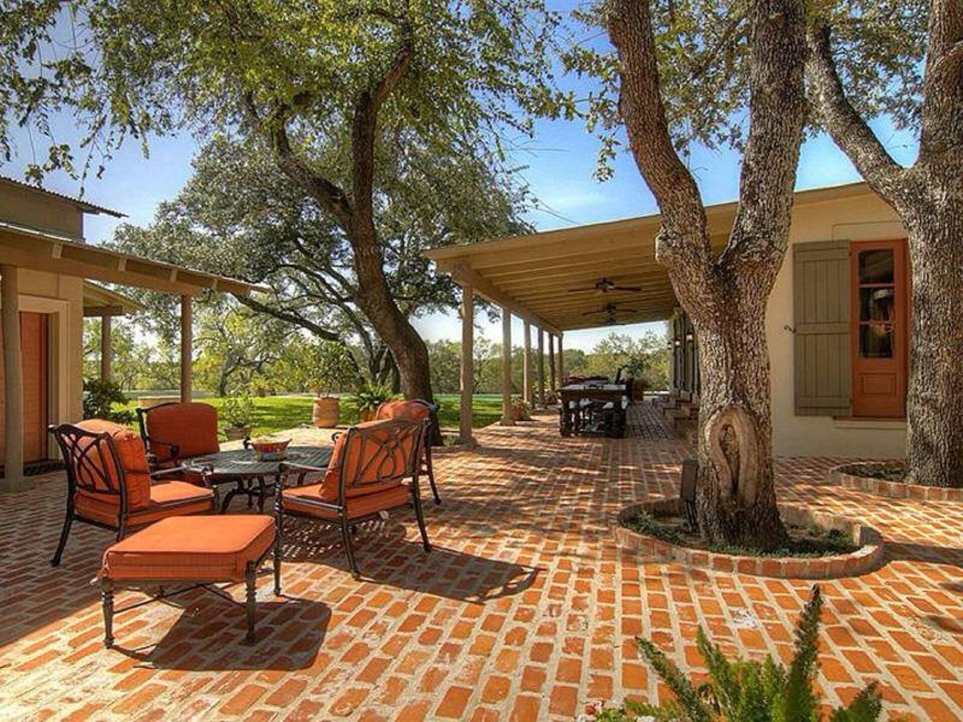 LUXURY RANCH ON 110+ ACRES W/ POOL, PARTY BARN FOR VACATION & WEDDINGS 