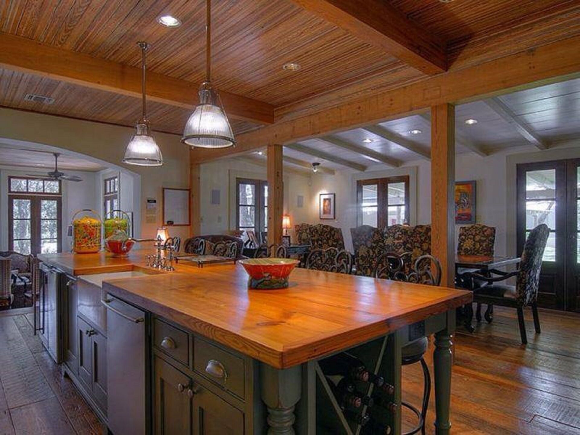 LUXURY RANCH ON 110+ ACRES W/ POOL, PARTY BARN FOR VACATION & WEDDINGS 