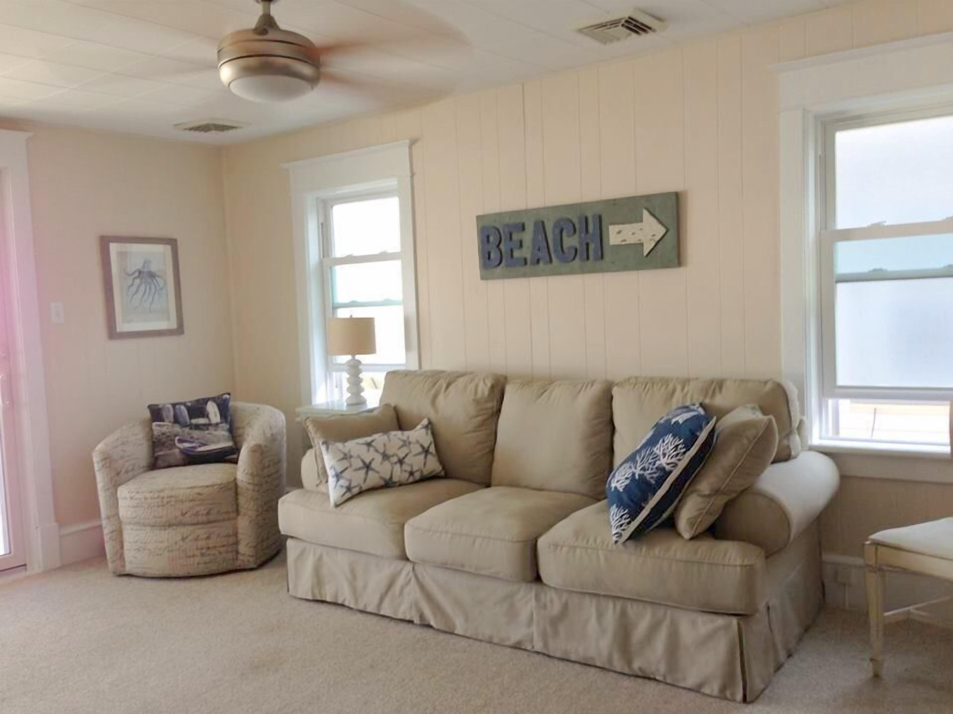 GORGEOUS 2 FLR, 4 BR/2 BA CONDO IN RELAXING GARDENS! WITH DECK & FENCED BACKYARD