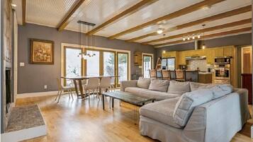 TV, fireplace, DVD player, books