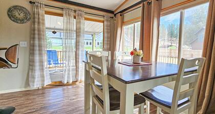 Dads Two Bedroom 1 Bath home and1 car garage. Walk to downtown Hill City, SD