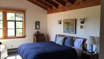 4 makuuhuonetta, työpöytä, ilmainen Wi-Fi, vuodevaatteet