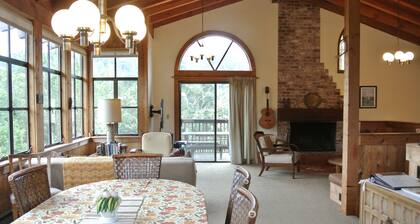 The Cliff House - Expansive Bay Views from an Open & Inviting House