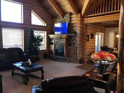 Luxury Log Home Retreat near Zion National Park