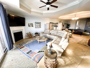 Smart TV, fireplace