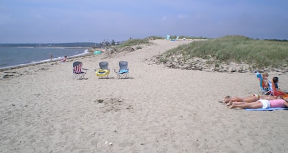 5 Bdrm Spectacular Walk To Hardings Beach Ocean View Home