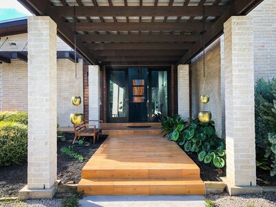 Modern Austin Retreat Getaway - exquisite home!