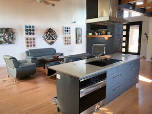 Fridge, microwave, oven, stovetop - Modern Austin Retreat Getaway - exquisite home! (Round Rock)