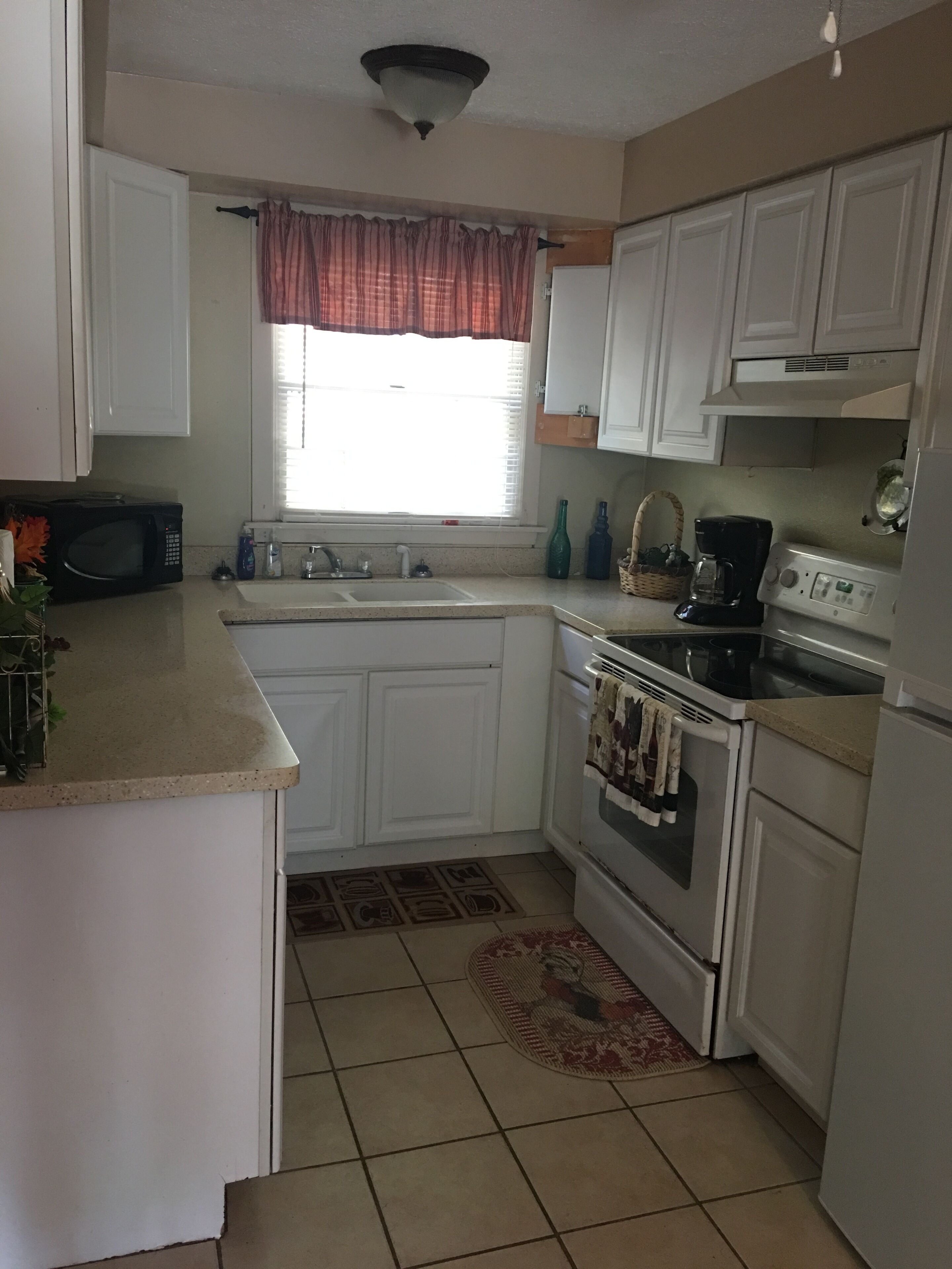 1BR Garden View 1  Bottom floor of Chalet - Hot tub- Grill