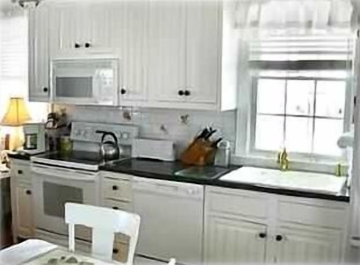 Charming, Clean Cottage: One Week Left for Summer 2023 - week of June 17th