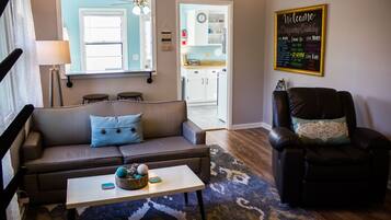 Smart-tv, een dvd-speler, boeken en een filmbibliotheek