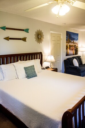 2 sovrum, skrivbord, strykjärn/strykbräda och gratis wi-fi