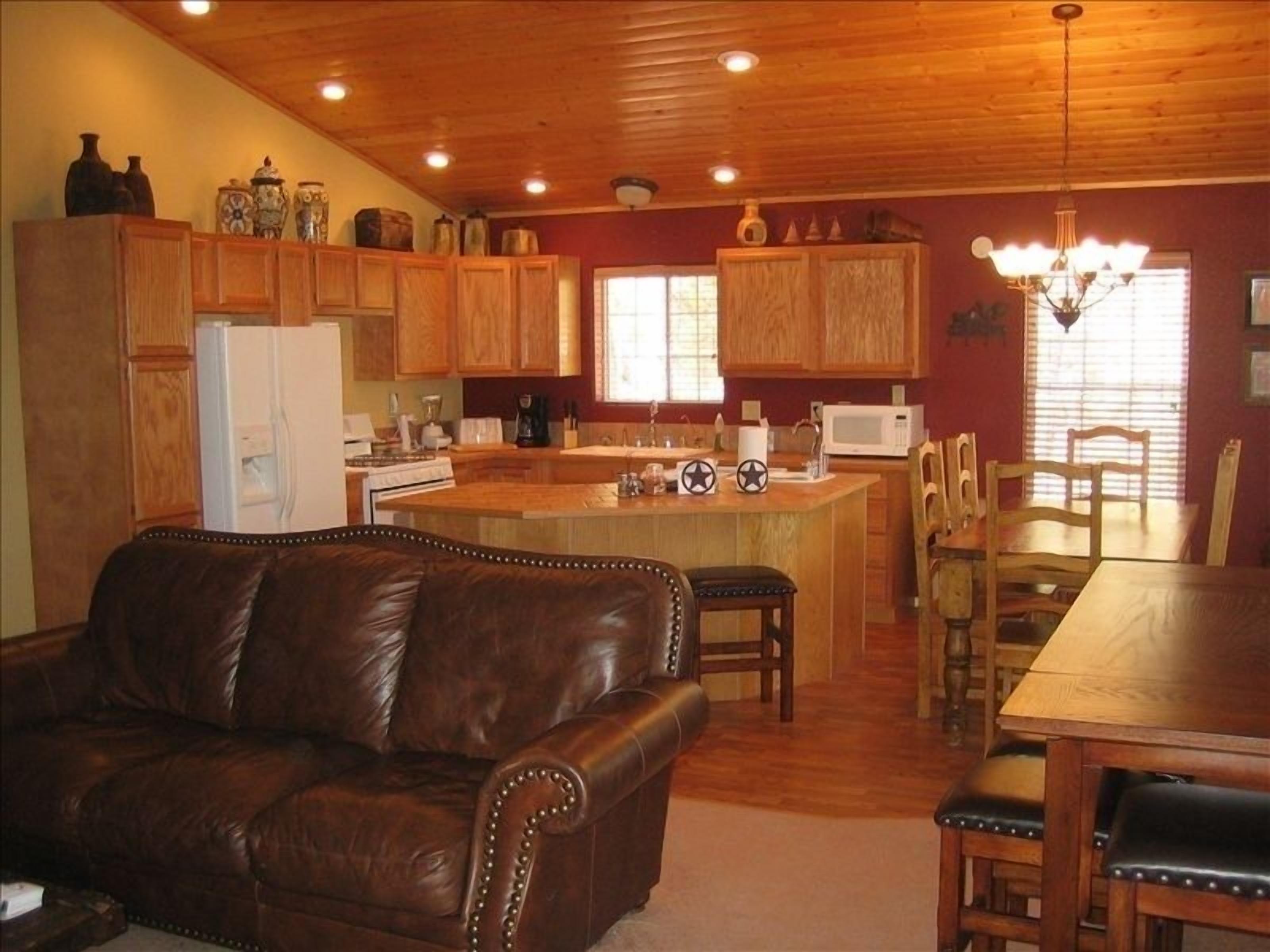 Cozy Pines Cabin - Your Home Away from Home