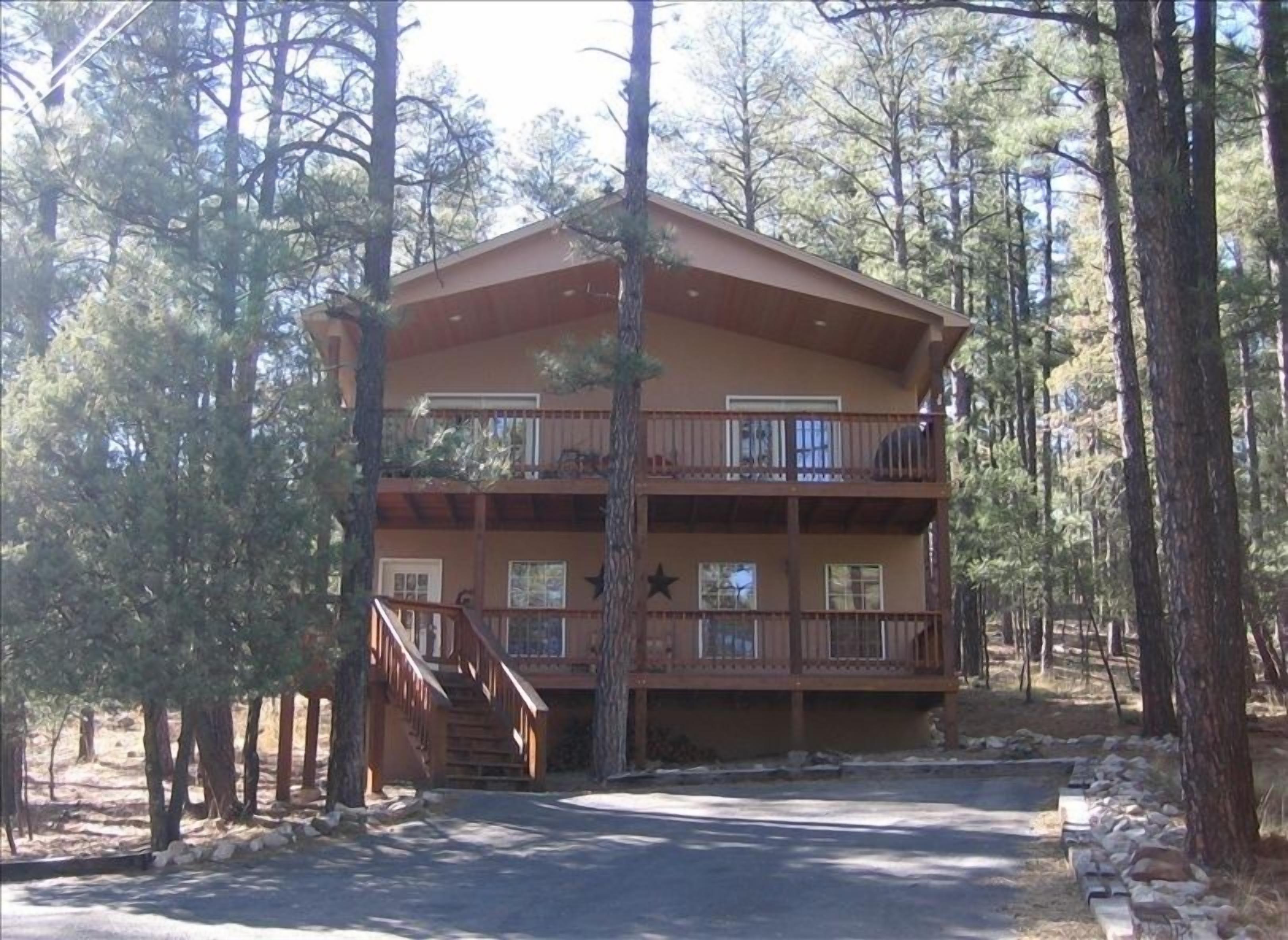 Cozy Pines Cabin - Your Home Away from Home