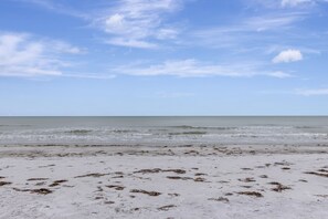 In Strandnähe, Liegestühle, Strandtücher