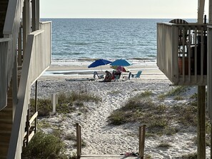 Beach nearby, sun-loungers, beach towels - Lovely condo steps to beach…wow sunsets.. (Indian Shores)