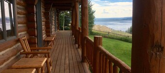 The Best & Coziest Cabin for Big Families/Groups in West Yellowstone!