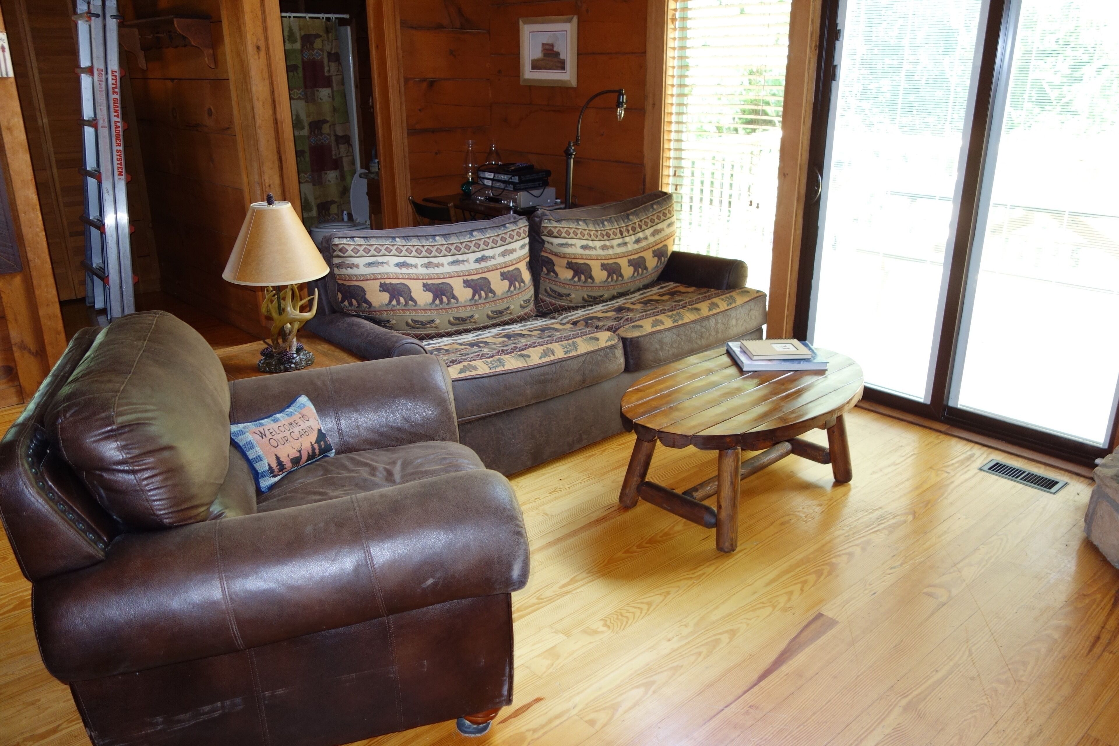 Mountain Dew} Super Cozy Authentic Log Cabin-WiFi/Hot Tub/Pet friendly / Private