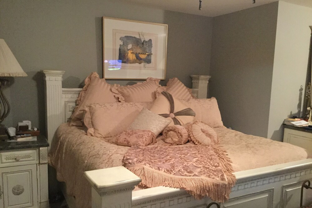 Bargain housing Minutes from Tryon International Equestrian Center
